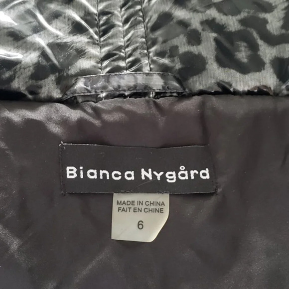 Shiny Animal Printed Gray/Black Belted  Puffy Jacket - Picture 9 of 12